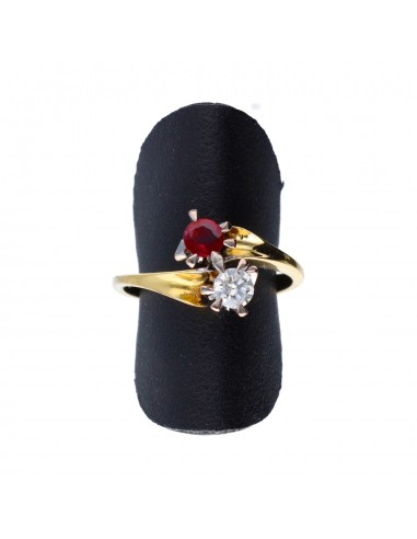 Anillo con rubie y brillante de oro...